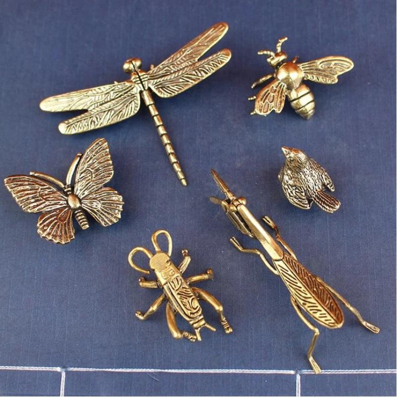 Vintage Fairy Figurines Collectible - 真鍮製ミニ昆虫フィギュア ヴィンテージアンティーク仕上げ 繊細な彫刻が施された小さな像 フェアリーガーデン装飾コレクション用 小さなギフト